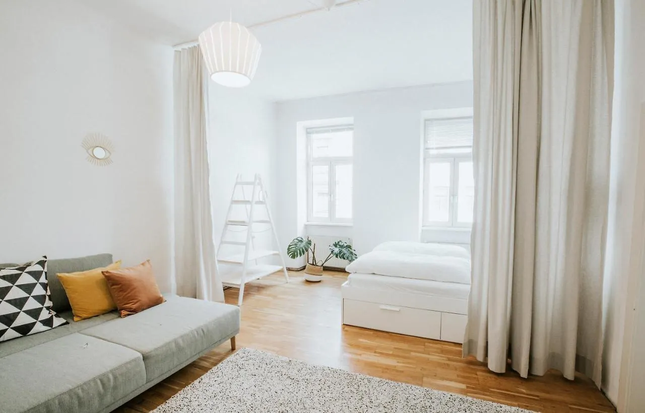 וינה Cozy City Apartment 0*,